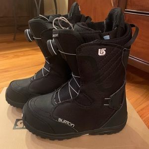 Women’s snowboard boots